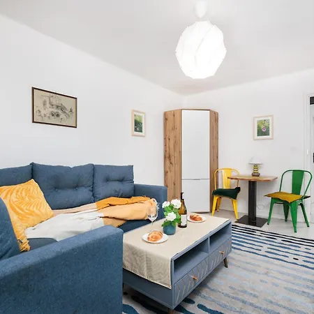 Quiet Quarter - By Upstairs Apartament