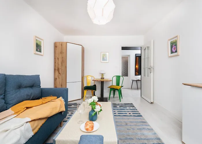 Quiet Quarter - By Upstairs * Krakov