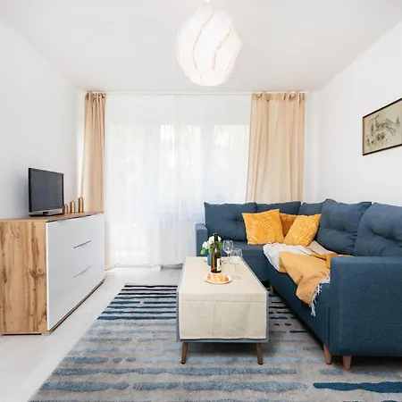 Quiet Quarter - By Upstairs Apartman *